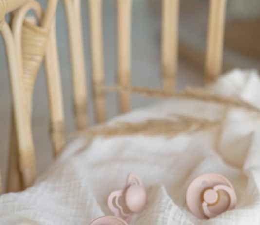 מדריך לבחירת חומר המוצץ מוצץ לתינוק