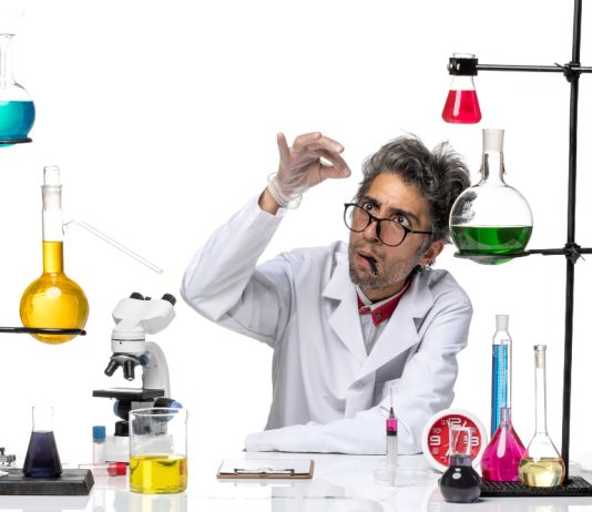 מהמעבדה הביתית ועד לחלל החיצון: ערכות מדע מעוררות השראה