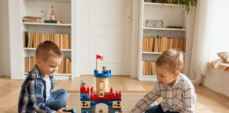 עולם של יצירתיות עם צעצועים מעץ לילדים