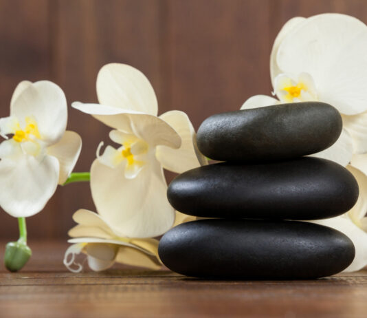 עיסוי ככלי לניהול מתחים בעידן דיגיטלי: המדע שמאחורי המגע האנושי